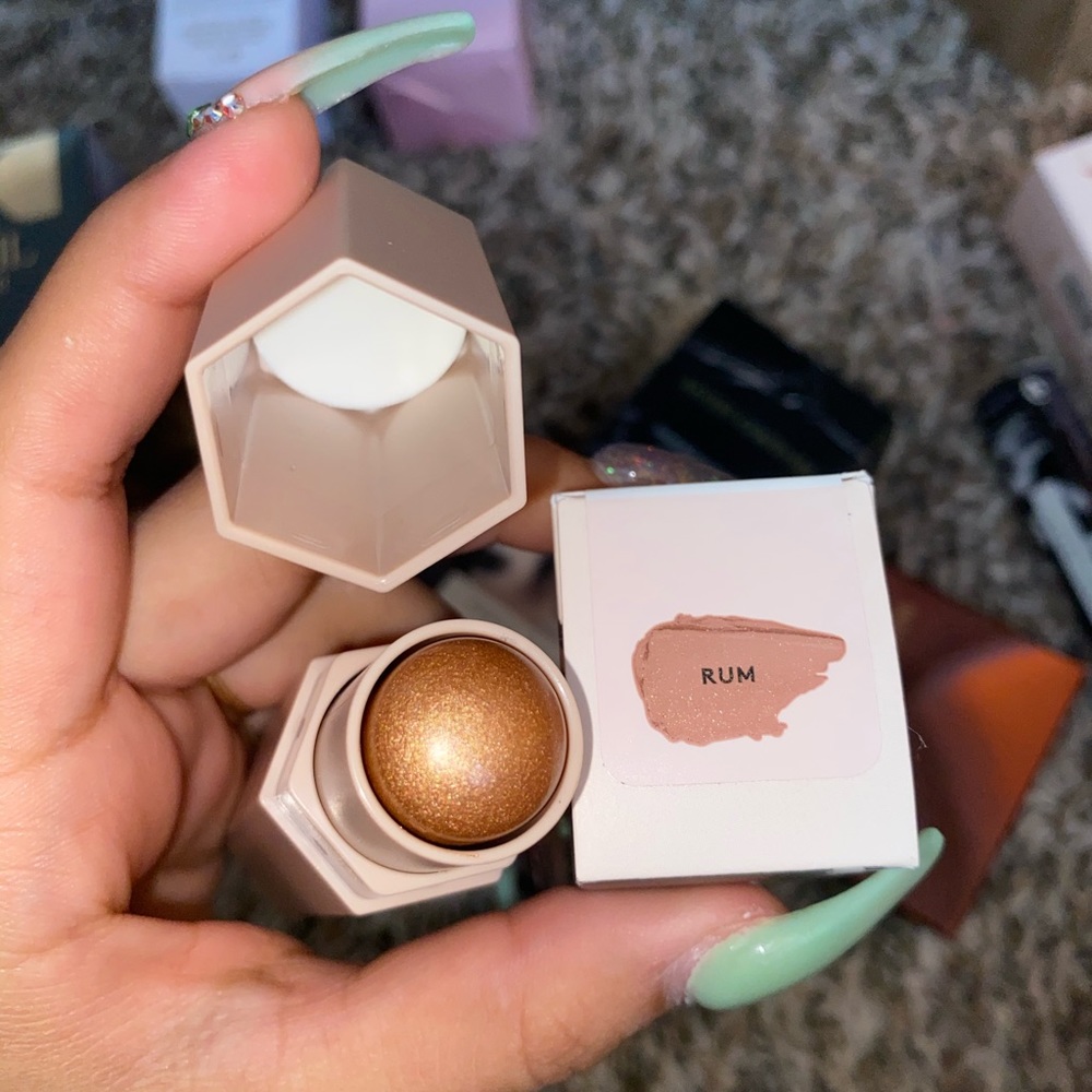 FentyBeauty Match Stick ( Rum )